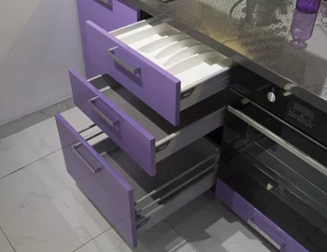 Фиолетовая кухня в Санкт-Петербурге