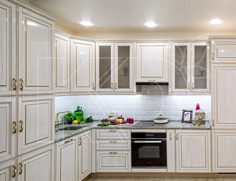 Производство кухонь из массива дуба