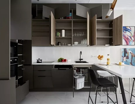 Коричневая кухня в Новосибирске