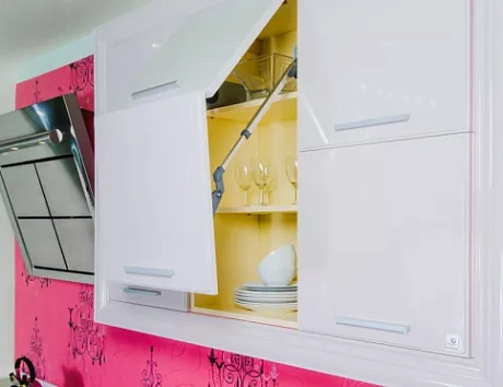 Фиолетовая кухня в Санкт-Петербурге